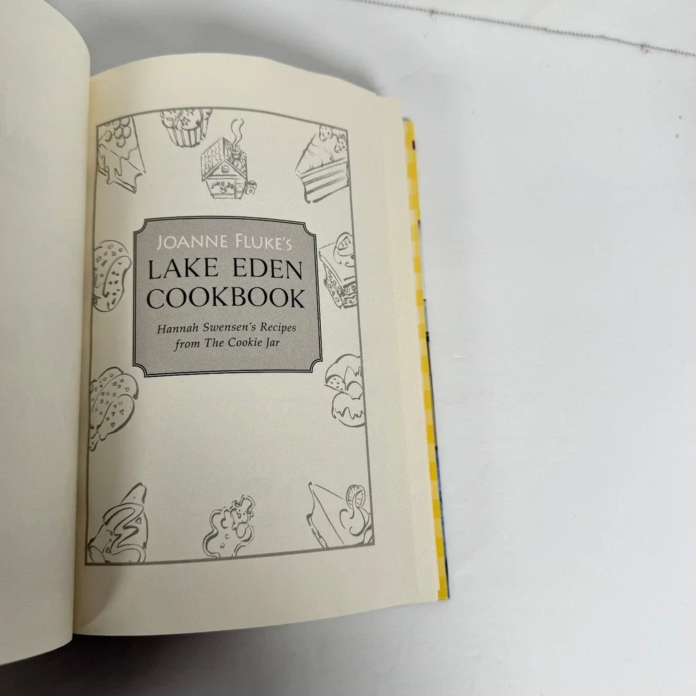 Joanne‎ Fluke's Lake Eden Cookbook Hannah Swensen Recipes 2011 1st Printing